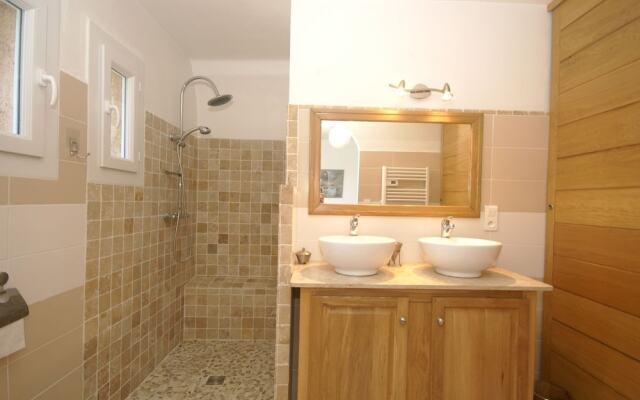 Majestic Villa in Mouans-Sartoux with Swimming Pool
