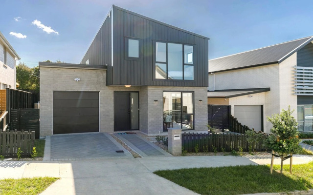 Hero Holiday House L12