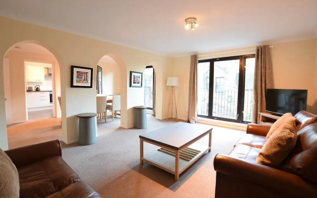 Historic City Centre Apt with Free Secure Parking