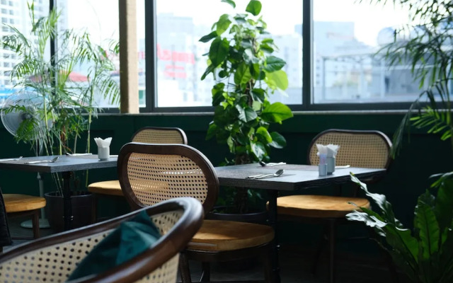 The Bloom Classic - Hotel and Bistro