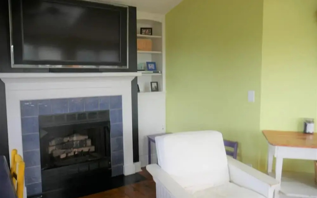 Plum Crazy Up - 2 Br Townhouse