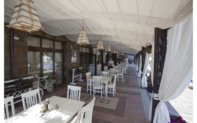 Apart-Hotel "Bendita-Mare"
