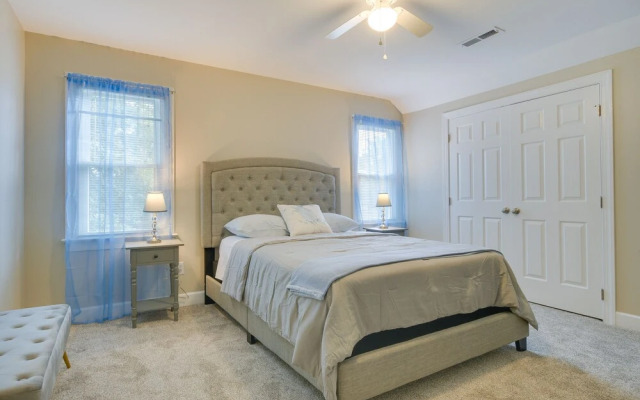 Lakefront Raleigh Retreat ~ 7 Mi to Downtown!
