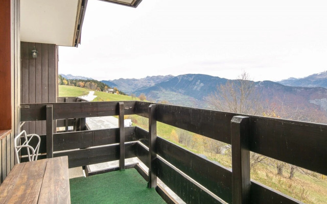 Studio in Doucy at the Foot of Ski Slopes