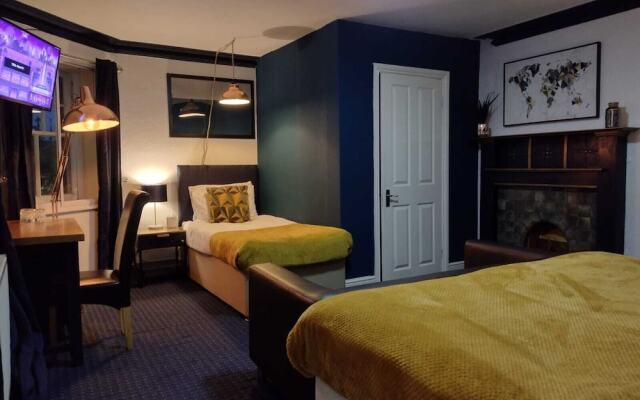 The Crown Inn - By Blunt Bars