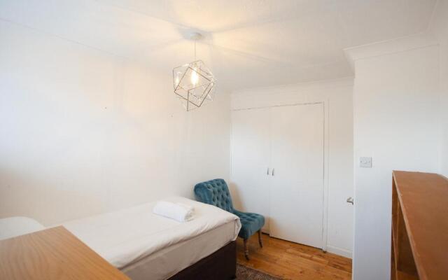 Business Park Lodge by Paymán Club