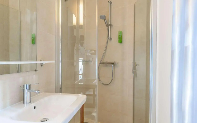 Hotel Sixteen Paris Montrouge