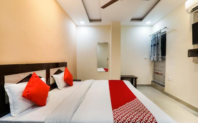 OYO Flagship 75575 Krishna Regency