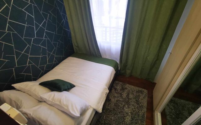 One Bedroom Balcony With Great Location and Value