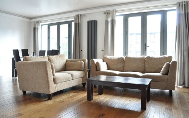 Spacious Contemporary 2 Bedroom Flat Near Camberwell