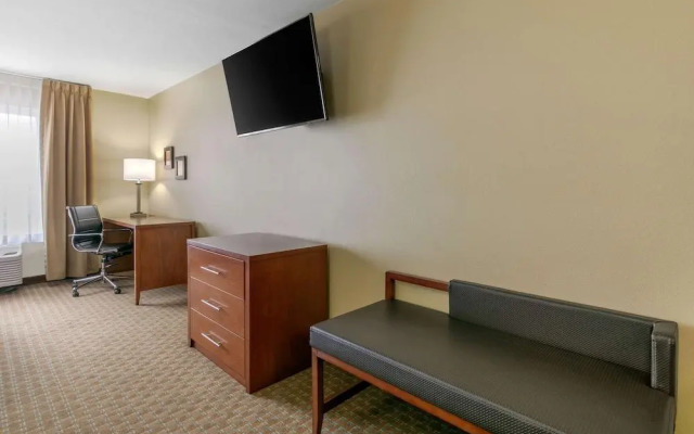 Comfort Inn & Suites Marion I-57