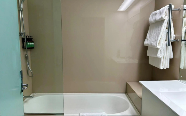 Naumi Auckland Airport Hotel 