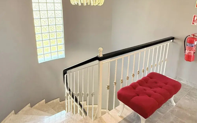 Villa-sleeps 9-parking-pool-bbq-hot Tub-pets