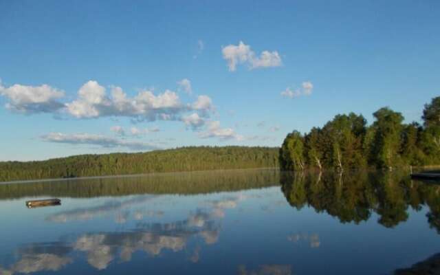 Bay Lake Inn (Frontiersman Motel)