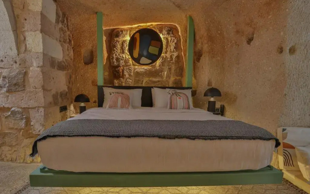 Eka Cave Maison