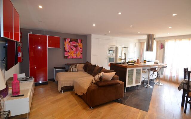 Modern apartment 6 persons with Jacuzzi in Nice Downtown