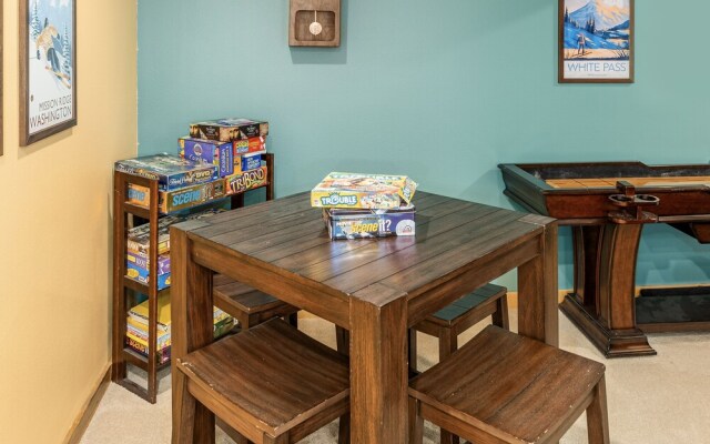 Peterson Acres 3 Bedroom Home by NW Comfy Cabins by RedAwning