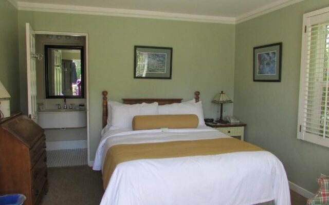 Colonial Terrace Inn by the Sea