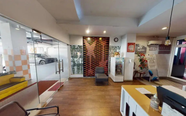 Front One Inn Semarang