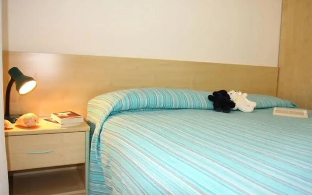 Flat With a Lovely Poolside Garden With bbq