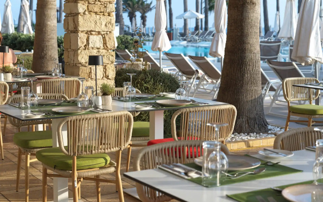 Leonardo Plaza Cypria Maris Beach Hotel & Spa