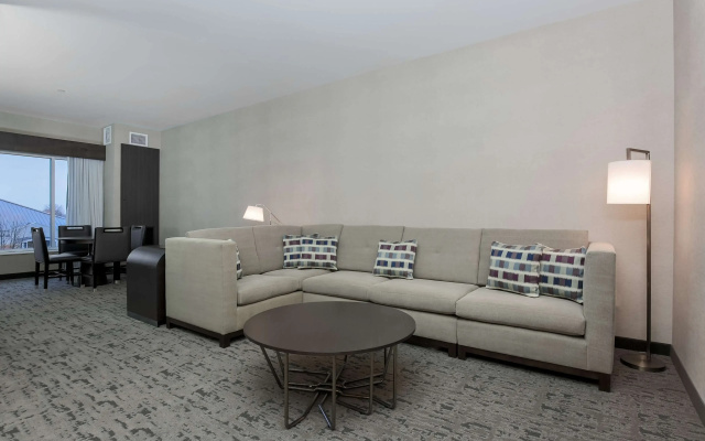 DoubleTree by Hilton Evansville