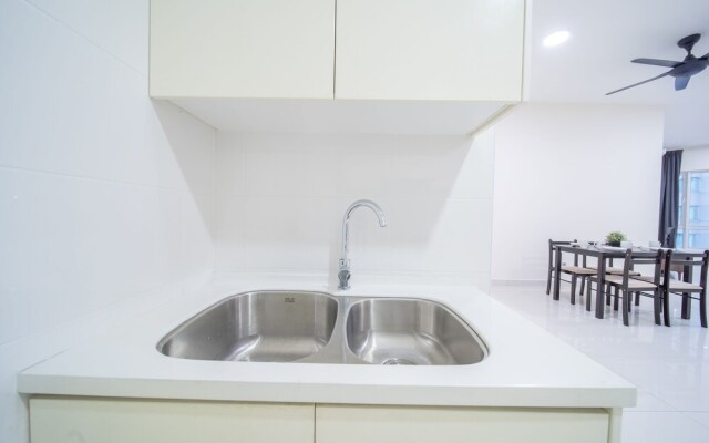 Crest Jalan Sultan Ismail by OYO Rooms