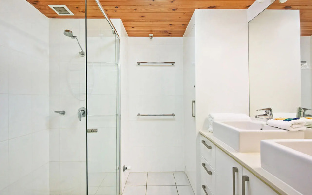 Surfers International Apartments Resort