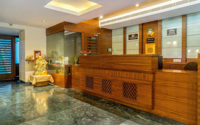 OYO Premium Near Osho Ashram Koregaon Park