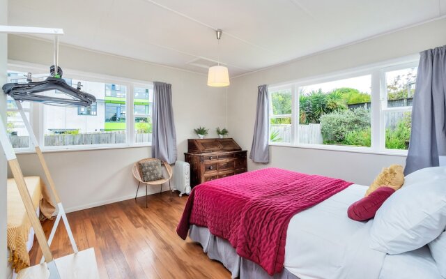 Sunny Grey Lynn Holiday Home