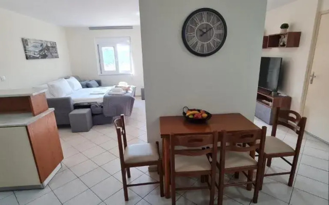 Stylish S&k 'k' Villa 200m From The Beach