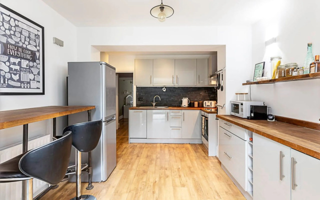 Cosy and Modern Battersea Home