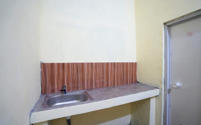 OYO Life 92920 Rumah Kost Azca