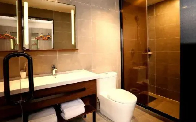 HanTing Hotel (Ningbo Fenghua Wanda Plaza)