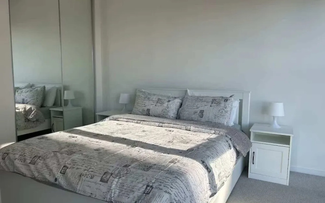 Modern 1BR With Breathtaking Views – Guest Rooms – Melbourne