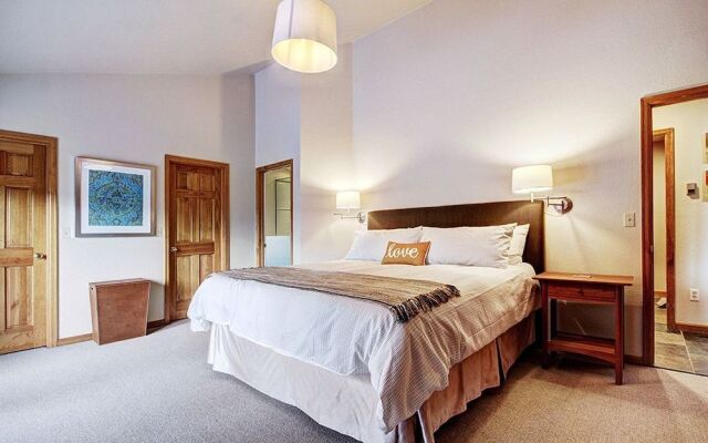 10 Southface 5 Bedroom Home by RedAwning