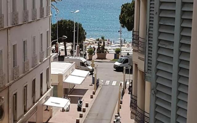 Azurene Royal Hotel
