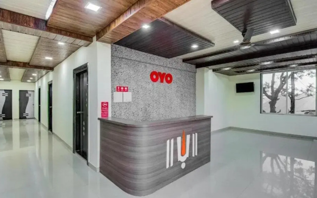 Oyo 87961 Hotel Im-Pact Stays Palace