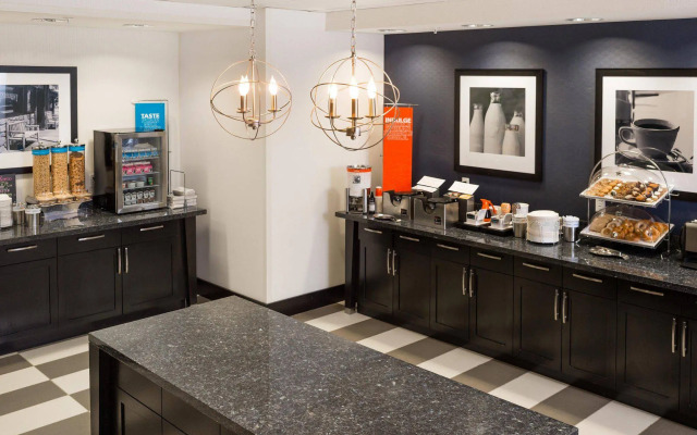 Hampton Inn & Suites La Crosse Downtown