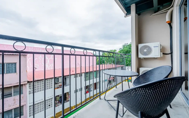 w Comfy 1BR w Perfect Balcony in Casco View
