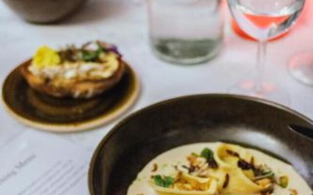 Laburnum Guest House at Bistro En Glaze