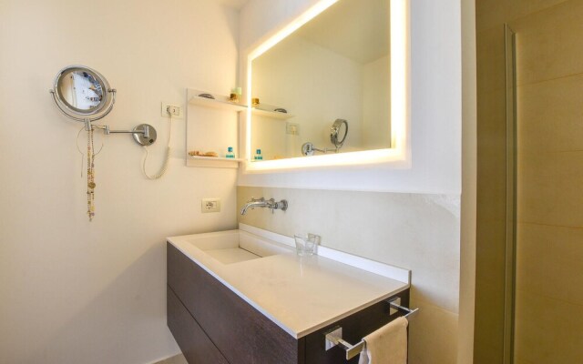 Beautiful Home in Alcamo With 4 Bedrooms, Jacuzzi and Wifi