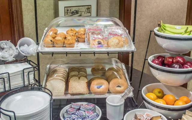 Days Inn by Wyndham Austintown