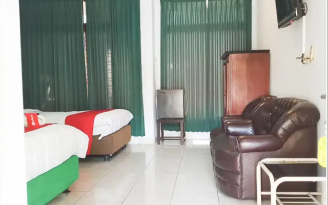 RedDoorz near Bojonegoro Train Station