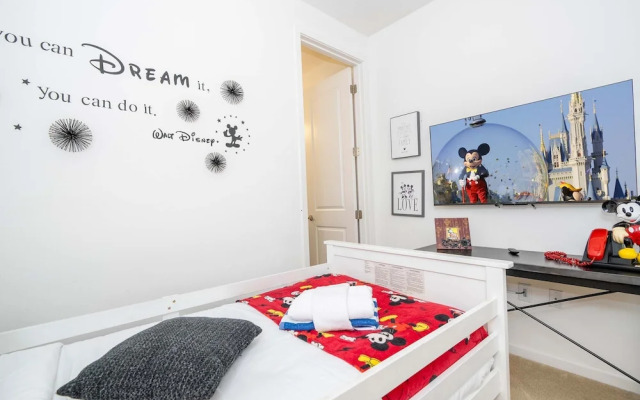 Spacious 6-bedroom Retreat Near Disney Parks