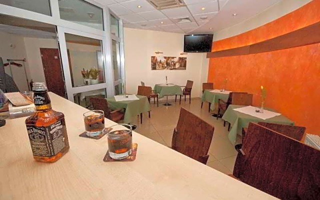 Hotel Major Budget