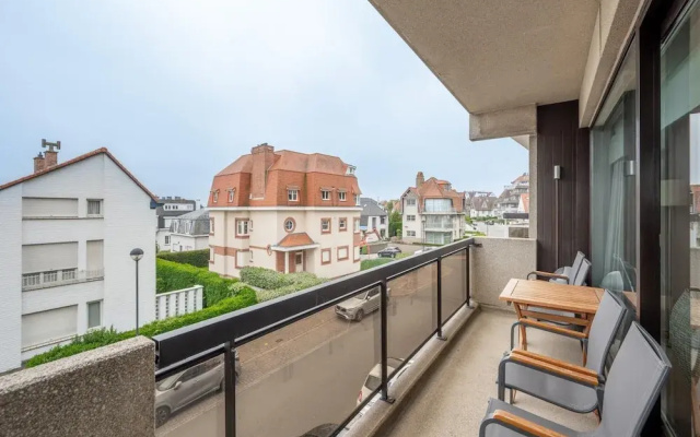 Apartment in Duinbergen Near Sailing School
