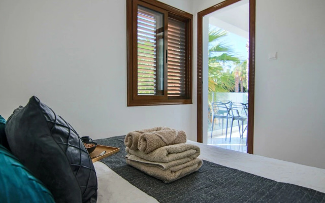 Phaedrus Living Seaside Constantinos 113