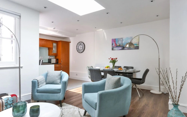 Durweston Mews