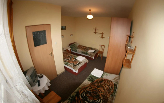 Hotel Daisy Budget